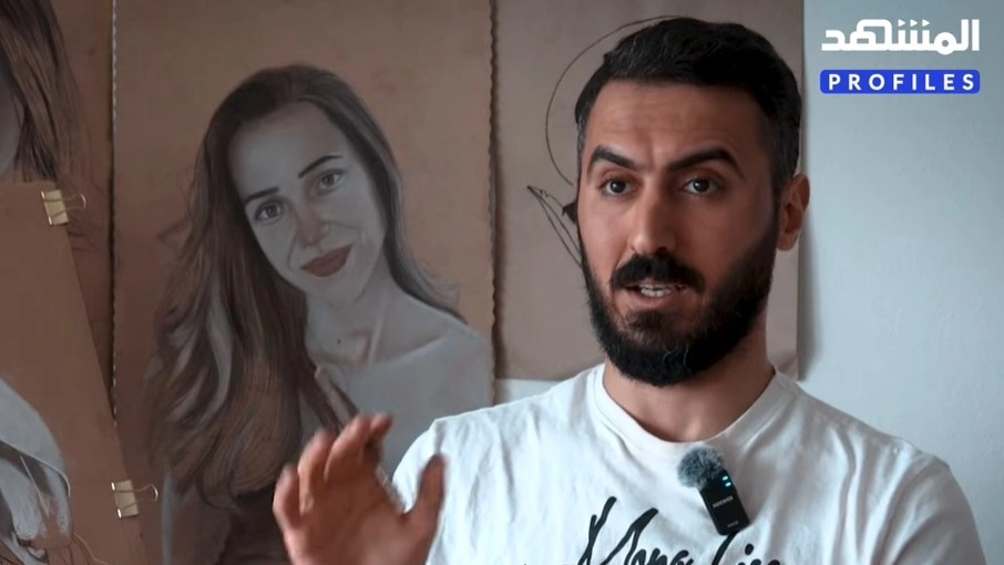 المشهد بروفايل - فنان عراقي يحوّل الفحم إلى "لوحات تاريخية" 