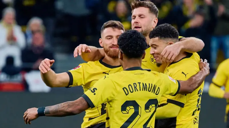 تشكيلة بوروسيا دورتموند اليوم ضد أيندهوفن.. هل يشارك الجزائي بن سبعيني في مواجهة اليوم؟