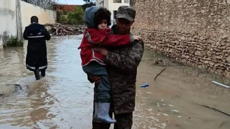 العاصفة هاري تضرب تونس وتخلف 5 ضحايا.. ما هي وما أصل تسميتها؟