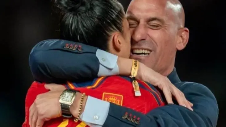 فيديو جديد لـ"قبلة روبياليس" قد يقلب موازين القضية