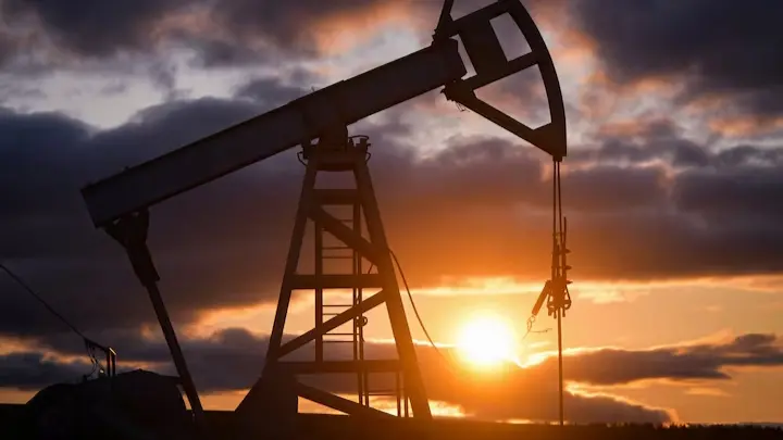 برنت دون 65 دولارا.. لماذا تتراجع أسعار النفط؟