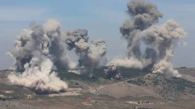 من الجو والبحر.. إسرائيل تدمر بنى تحتية لـ"حزب الله" في لبنان