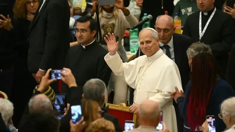 بابا الفاتيكان يدعو قادة العالم إلى مساعدة الفقراء والمهمشين