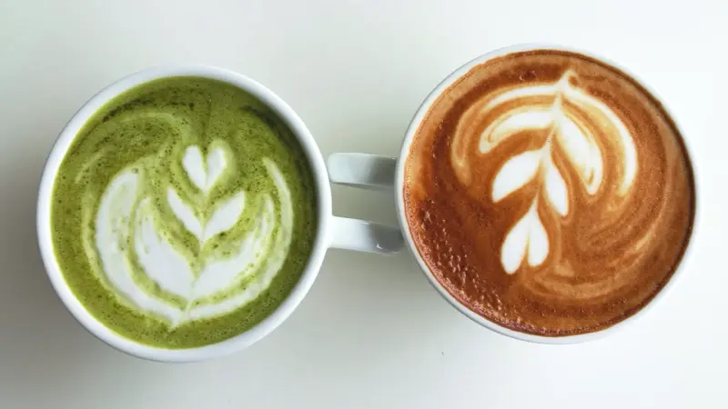 القهوة أم الماتشا.. أيهما أفضل لصحتك؟
