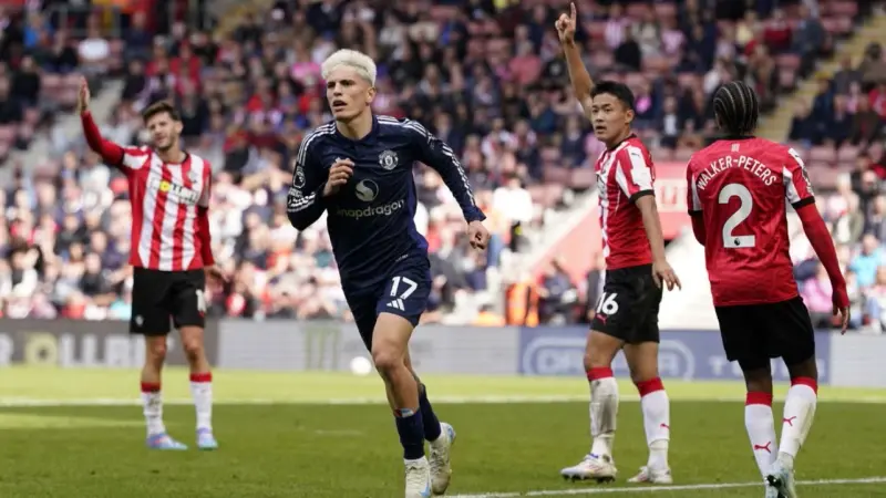 القنوات الناقلة لمباراة مانشستر يونايتد اليوم ضد ساوثهامبتون في الدوري الإنجليزي مع الموعد