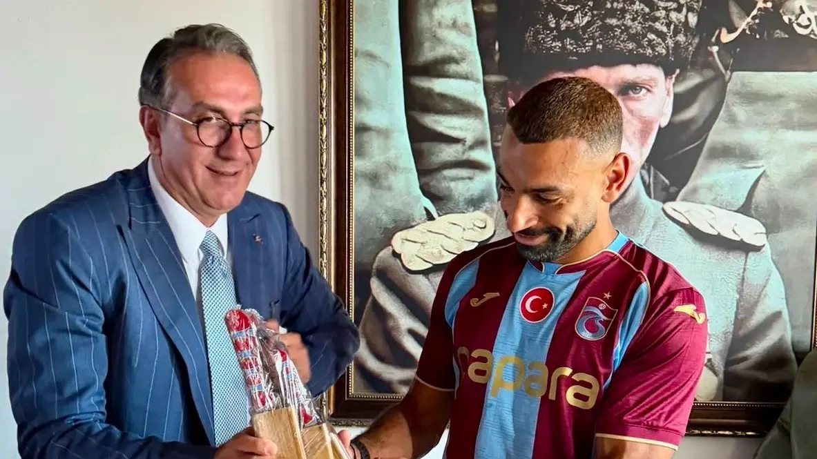 محمد صلاح تلقى هدايا غير اعتيادية بعد انتقاله إلى طرابزون (إكس) محمد صلاح تلقى هدايا غير اعتيادية بعد انتقاله إلى طرابزون (إكس)