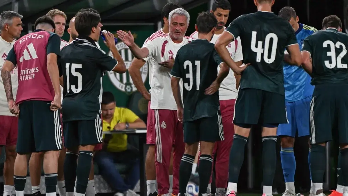 ريال مدريد يواصل تحضيراته للموسم الجديد بمواجهة ديبورتيفو لا كورنيا (رويترز) ريال مدريد يواصل تحضيراته للموسم الجديد بمواجهة ديبورتيفو لا كورنيا (رويترز)