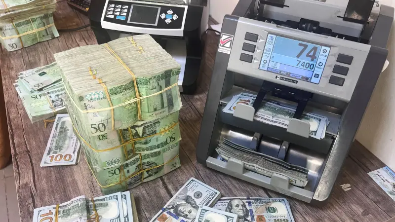 مصرف الجمهورية يدرج رواتب مايو عبر منظومة "راتبك لحظي"