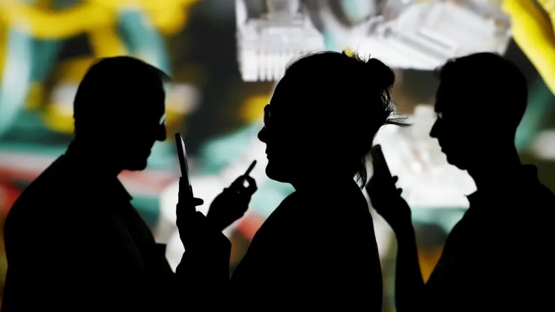 سلبيات الانترنت صحية ونفسية ومجتمعية.. اكتشف المخاطر