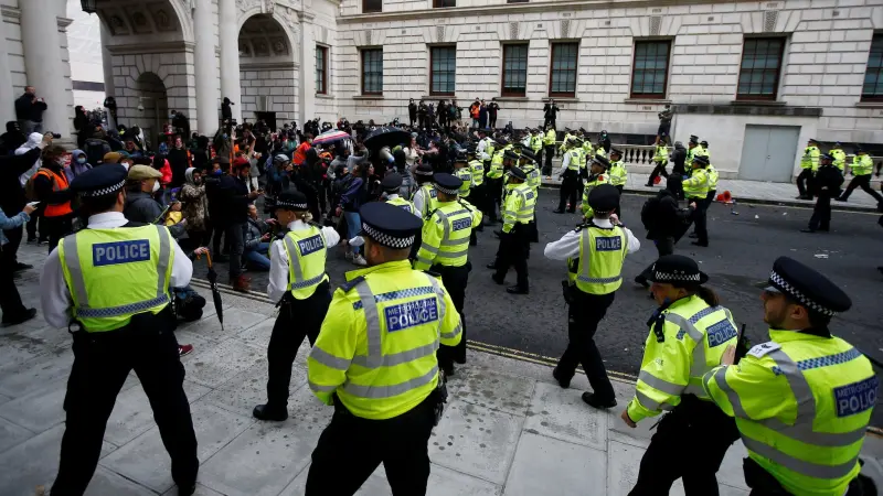 "عنصرية منهجية" داخل شرطة لندن.. دراسة تكشف التفاصيل