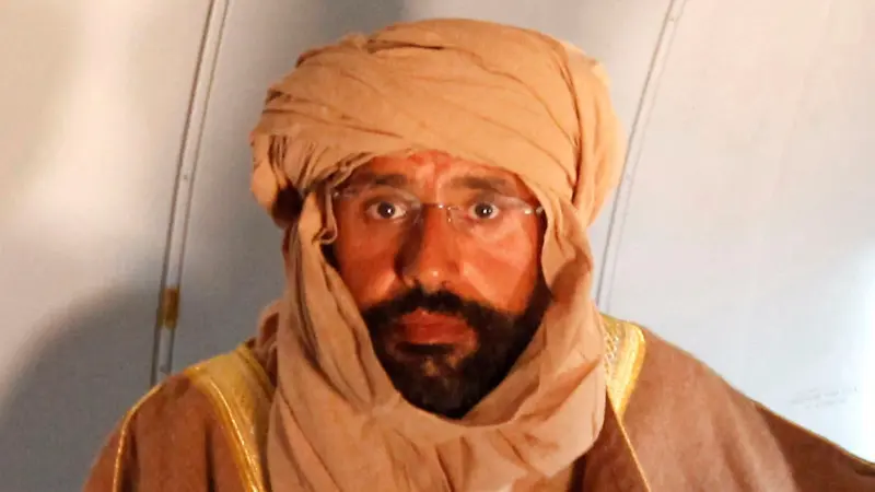 توافد العشرات لتشييع جنازة سيف القذافي.. وقرار صادم من الحكومة