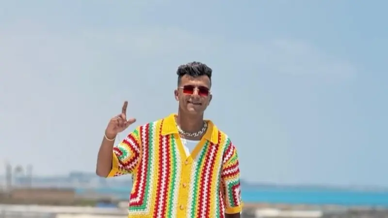 تعرض للضرب وتحطمت سيارته.. ما سبب حبس عصام صاصا؟