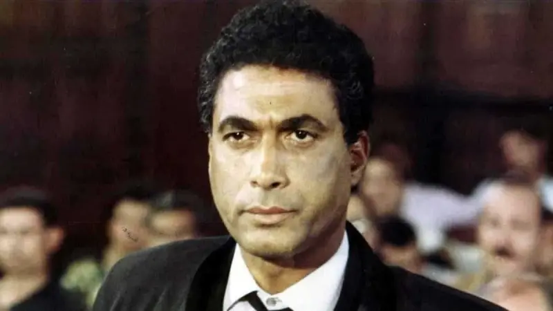 أحمد زكي طارد محمد خان بمسدس.. وسعاد حسني السبب