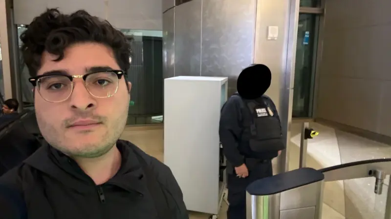 فيديو - مزحة تتحول إلى أزمة.. ناشط أسترالي يربط ترحيله باسم بيلي إيليش