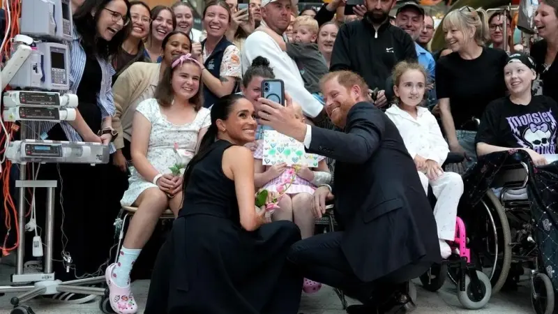 على خطى ديانا.. هاري وميغان يلفتان الأنظار بزيارة إنسانية مؤثرة في أستراليا