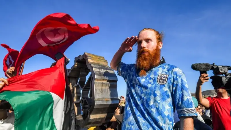 فيديو وصور - عدّاء بريطاني يقطع قارة إفريقيا بأكملها خلال 352 يوما