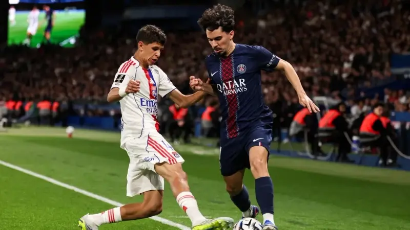 تفاصيل إصابة فيتينيا ومدة غيابه.. قلق في باريس سان جيرمان قبل مواجهة بايرن ميونخ