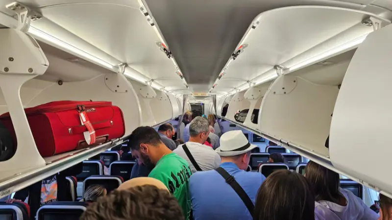 غرامات مالية على ركاب الطائرات غير الصبورين.. ما القصة؟