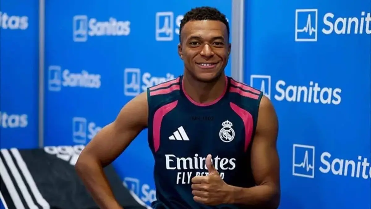 مبابي ينهي إجازته الصيفية ويلتحق بتدريبات فريقه ريال مدريد (إكس) مبابي ينهي إجازته الصيفية ويلتحق بتدريبات فريقه ريال مدريد (إكس)