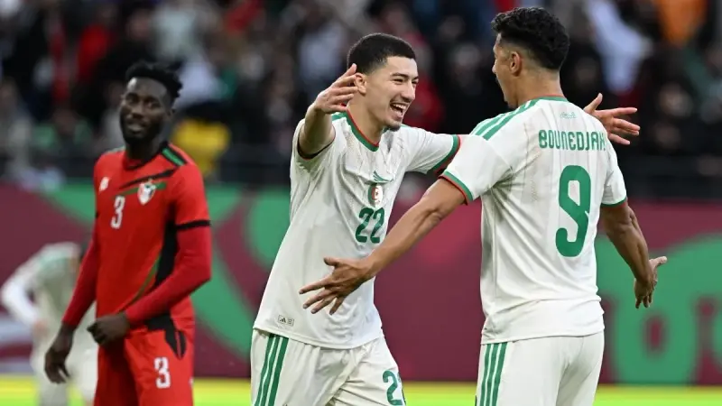 صدام جديد للجزائر.. جدول مواعيد مباريات اليوم الأحد 28/12/2025 والقنوات الناقلة والمعلقين