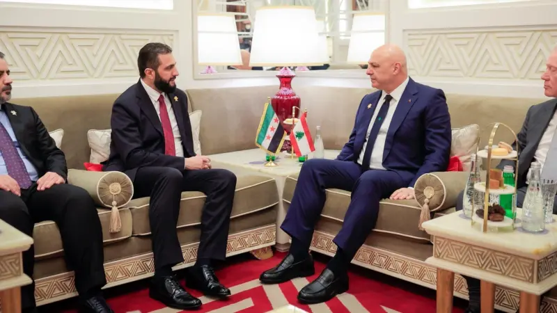 اتصال ليلي بين الرؤساء عون والشرع وماكرون