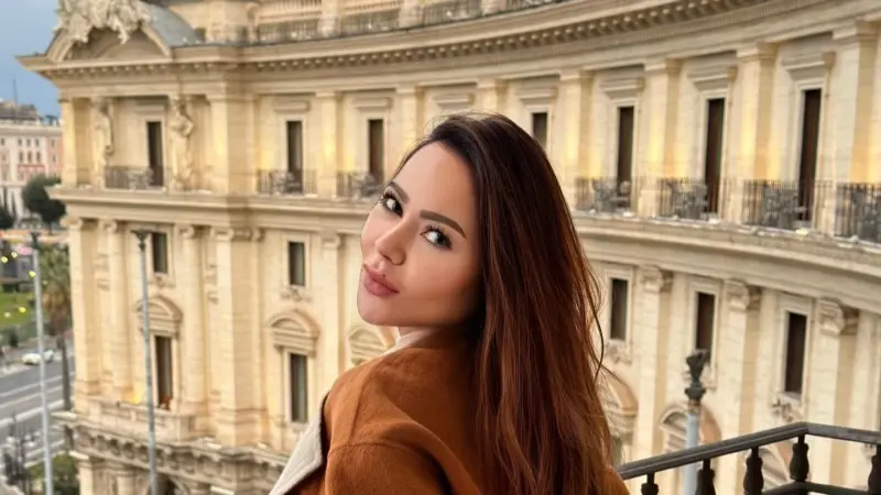 من هو محمد الخشن زوج الإعلامية أسما إبراهيم؟ يكبرها بـ40 عامًا