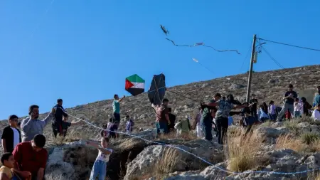 related_news_inside_blogsصور - طائرات ورقية فلسطينية تتحدى الاستيطان في سماء الضفة الغربية