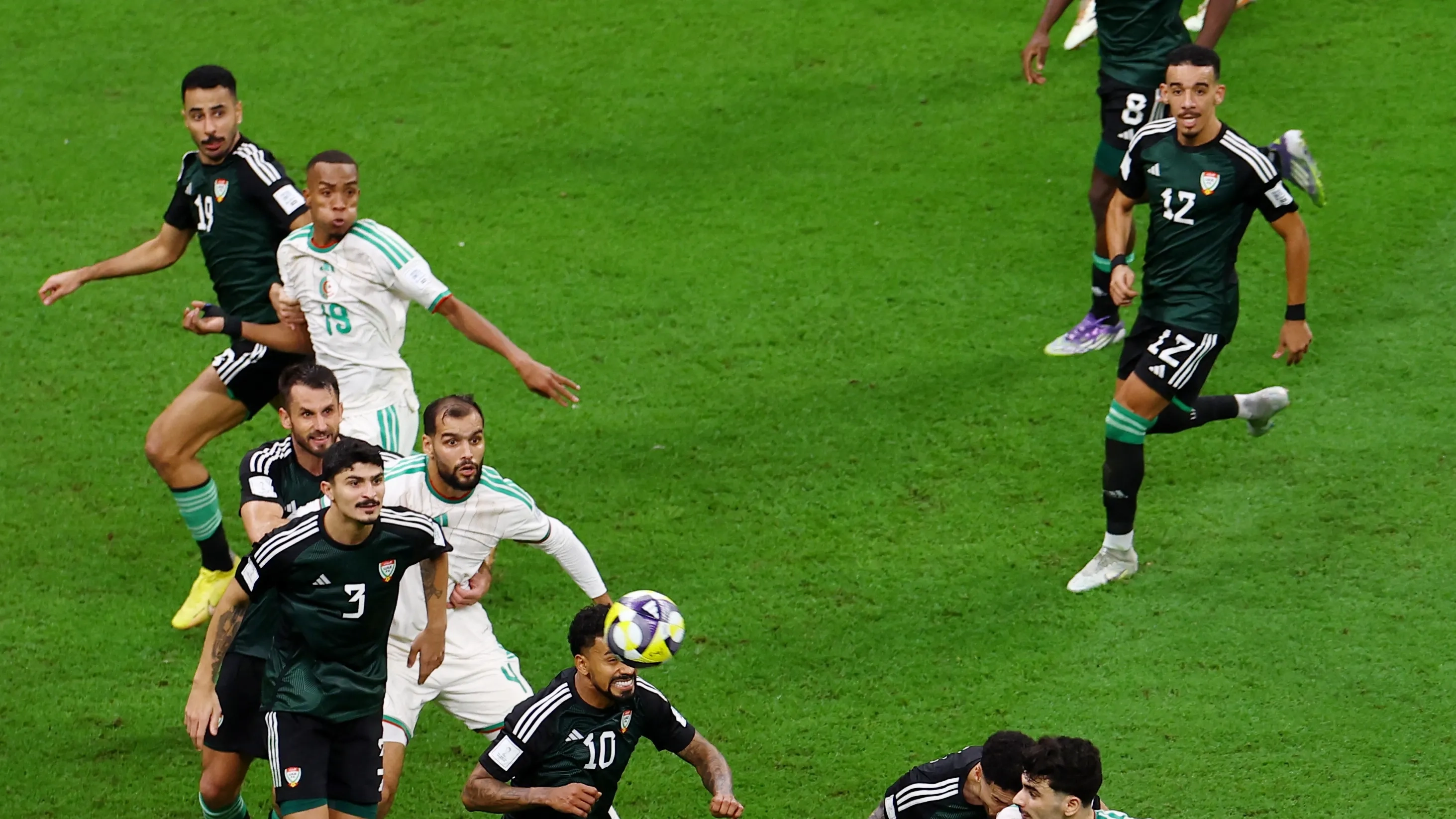 كأس العرب - الامارات تجرد الجزائر من اللقب وتبلغ نصف النهائي 