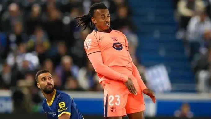 بايرن ميونخ يستهدف ضم لاعب برشلونة لحل أزمة الظهير الأيمن
