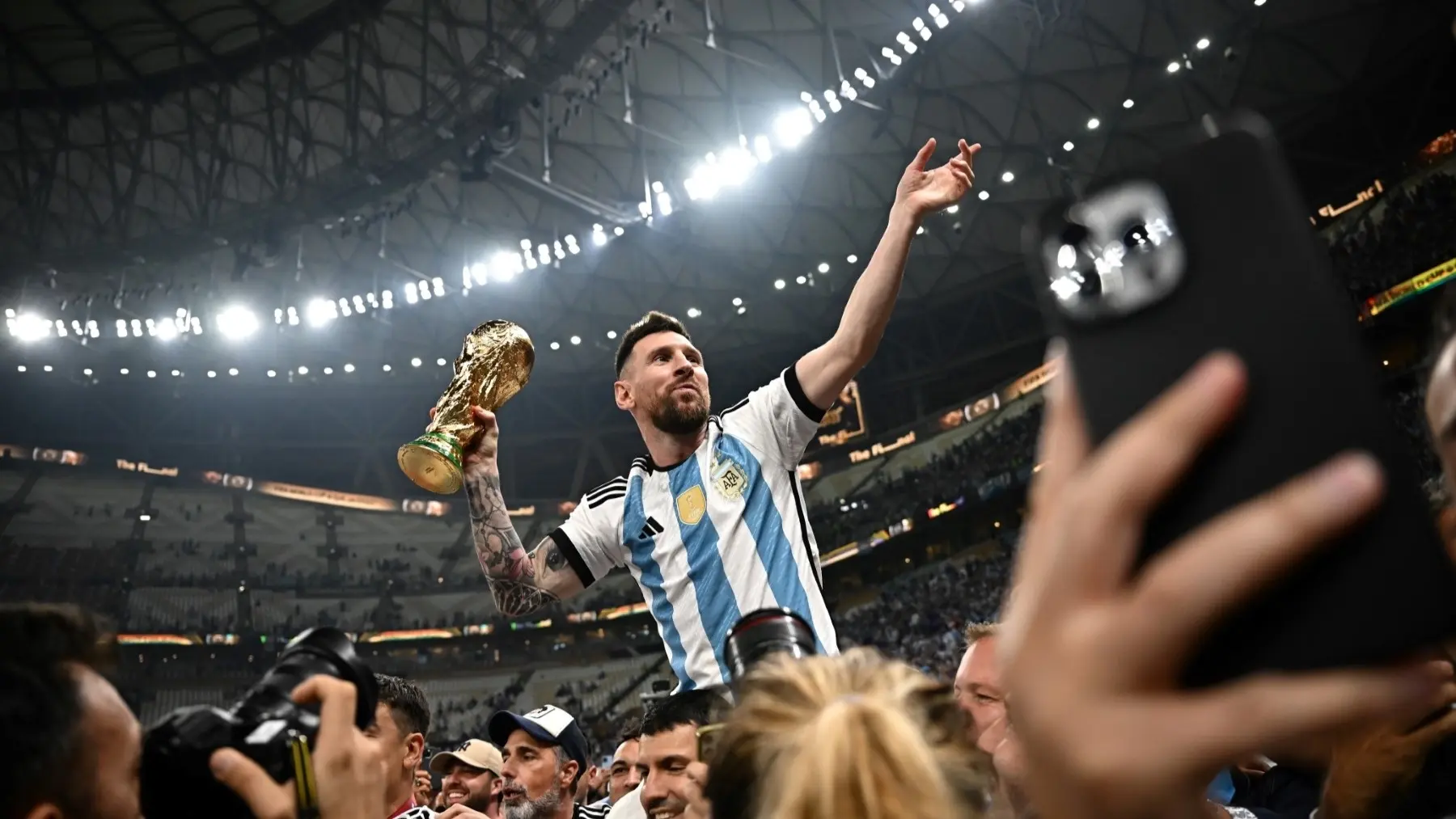 ميسي حقق كأس العالم 2022 مع الأرجنتين (أ ف ب) ميسي حقق كأس العالم 2022 مع الأرجنتين (أ ف ب)