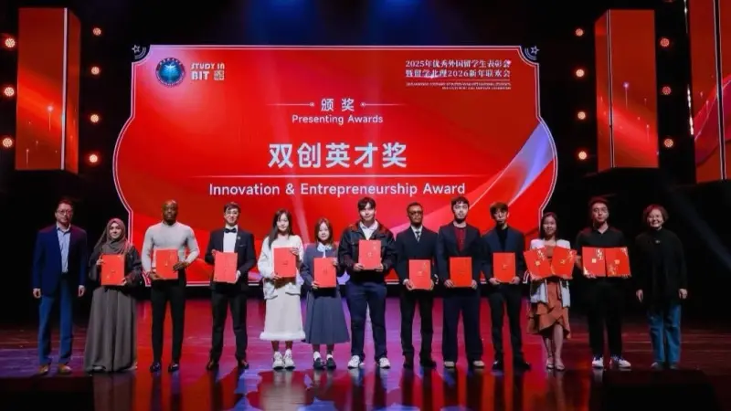 من هو محمد زكريا حشلاف؟ الباحث الجزائري الأبرز في الصين