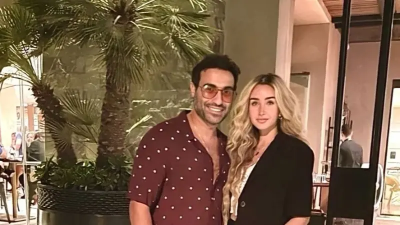 أحمد فهمي وهنا الزاهد.. الفنان يحسم جدل العودة بـ"غلطة غير مقصودة"