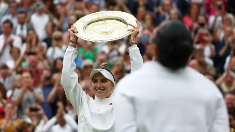 عودة مُلهمة بعد إصابتين.. من هي ماركيتا فوندروسوفا بطلة ويمبلدون؟