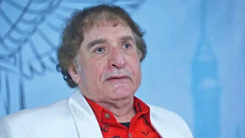 لفتة إنسانية.. زيارة من نقابة المهن التمثيلية لمحيي إسماعيل في دار الرعاية