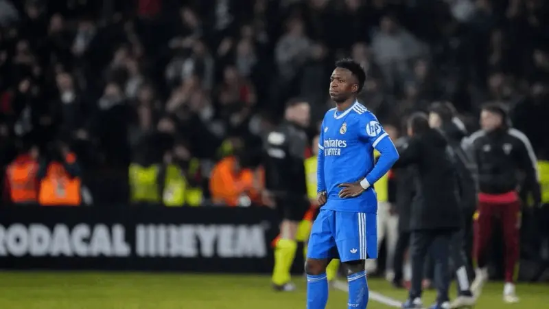 رابطة الليغا تدين الهتافات العنصرية ضد فينيسيوس