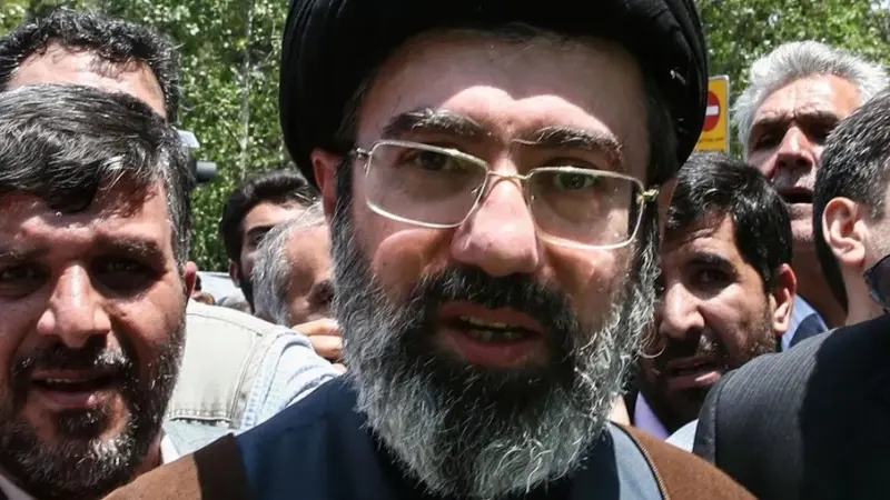 ما لا تعرفه عن مجتبى خامنئي نجل المرشد الأعلى في إيران