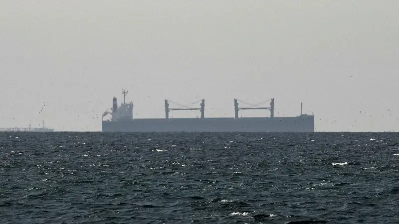 عُمان وإيران تجريان محادثات حول مضيق هرمز