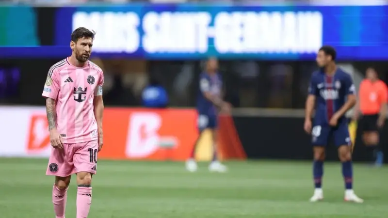 إبراهيموفيتش منتقدا إنتر ميامي: ميسي يلعب بجانب تماثيل!