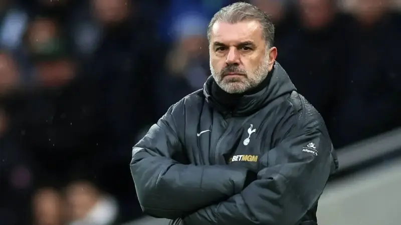 هل ينقذ لقب الدوري الأوروبي رأس مدرب توتنهام من مقصلة الإقالة؟