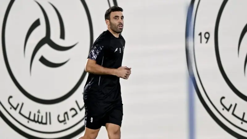 قرار صادم.. ما تفاصيل الأزمة بين عبد الرزاق حمد الله وإيمانول ألغواسيل؟