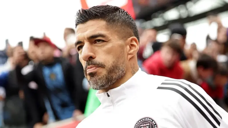 فيديو - "العضّاض".. لويس سواريز يعود إلى عاداته السيئة