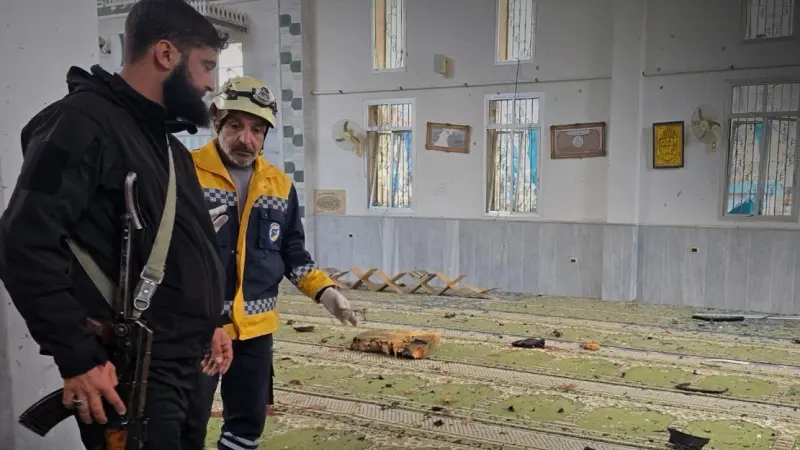 عشرات القتلى والجرحى.. هذه تفاصيل تفجير مسجد الإمام علي في حمص