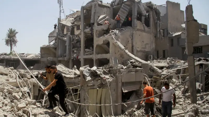 مسؤولون: الدمار في غزة دفع "حماس" لتخفيف شروط التهدئة