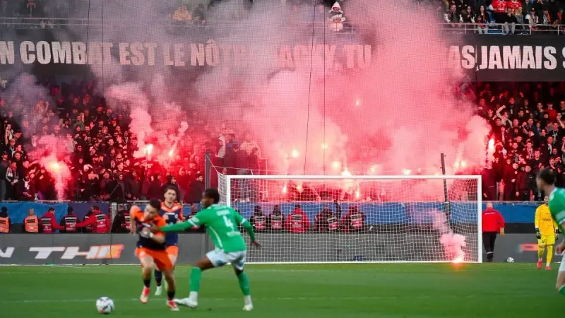 الدوري الفرنسي - شغب الجماهير يؤدي إلى إيقاف مباراة مونبلييه وسانت إتيان