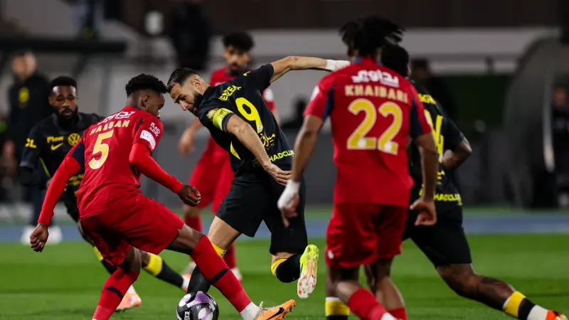 دوري "روشن" السعودي - الاتحاد يتعثر في فخ التعادل أمام ضمك