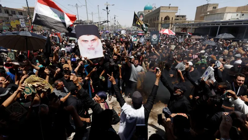 على خلفية تدنيس القرآن.. تفريق مئات المحتجين في بغداد