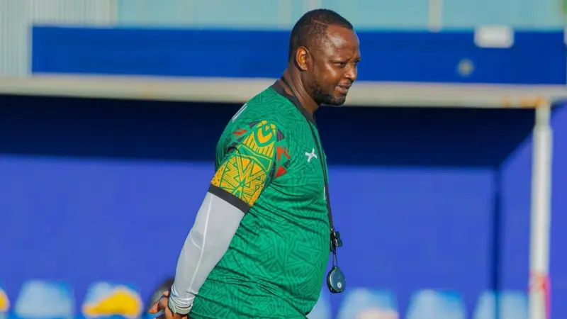 مجموعة المغرب.. مدرب زامبيا يحضر لقيادة الفريق لأول مرة بعد تسمم غذائي