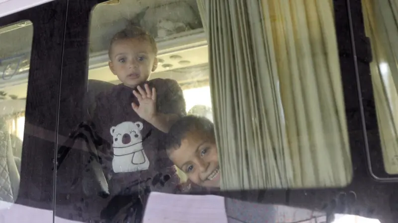 فيديو - بدء الهدنة بين إسرائيل و"حماس".. وانسحاب تدريجي للقوات الإسرائيلية