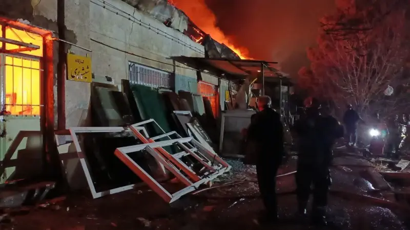 فيديو - إيران.. تفاصيل الحريق الذي اندلع بقاعدة عسكرية شرق العاصمة