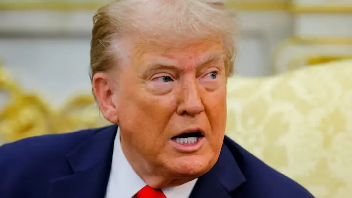 وول ستريت تنهي جلسة حمراء وسط تصعيد تجاري مفاجئ